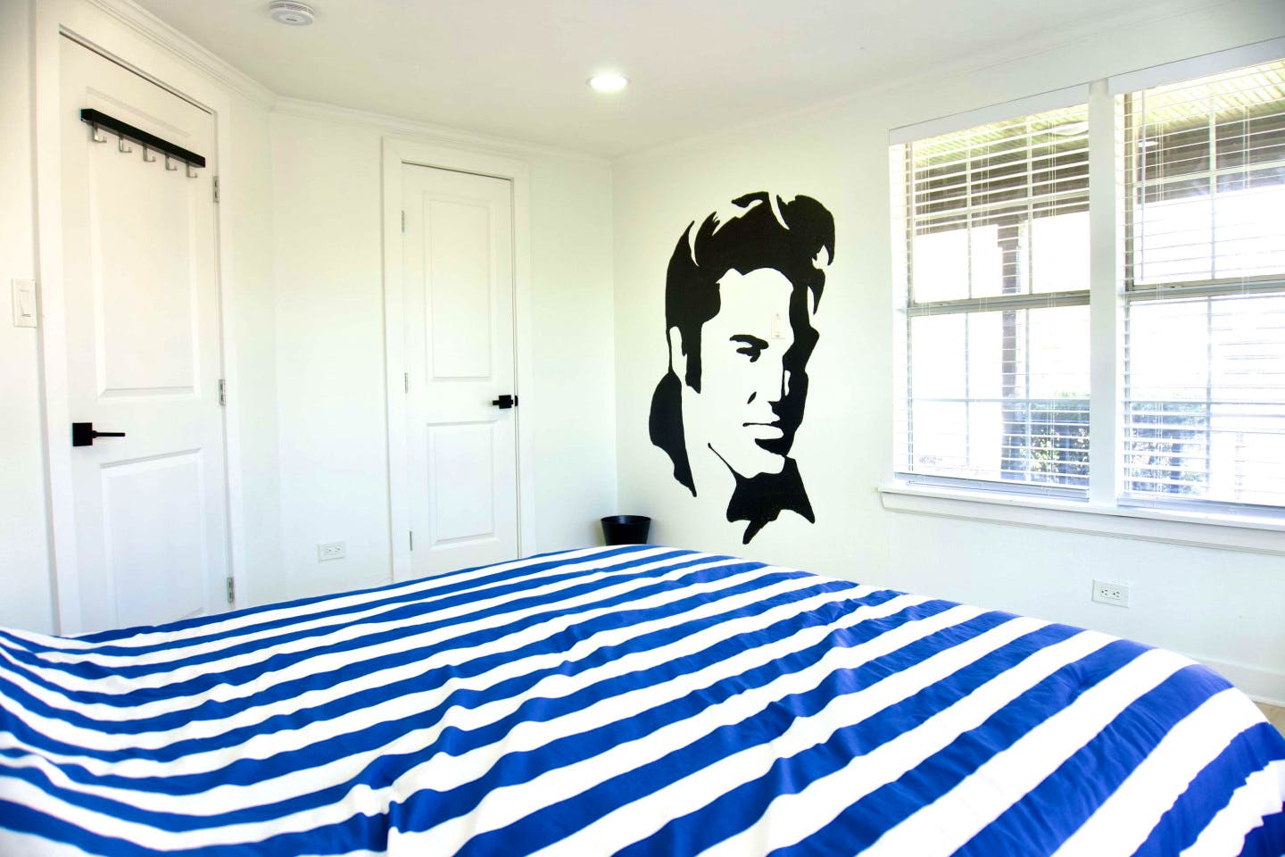  Private Room  -  Spacious Coliving Home with Large Backyard in Vibrant Old Town Roanoke  - Gallery -  1