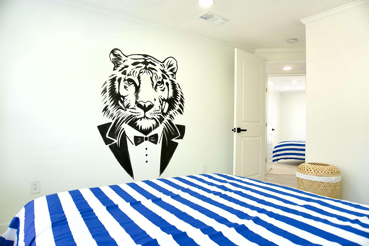 Private Room  -  Spacious Coliving Home with Large Backyard in Vibrant Old Town Roanoke  - Gallery -  11
