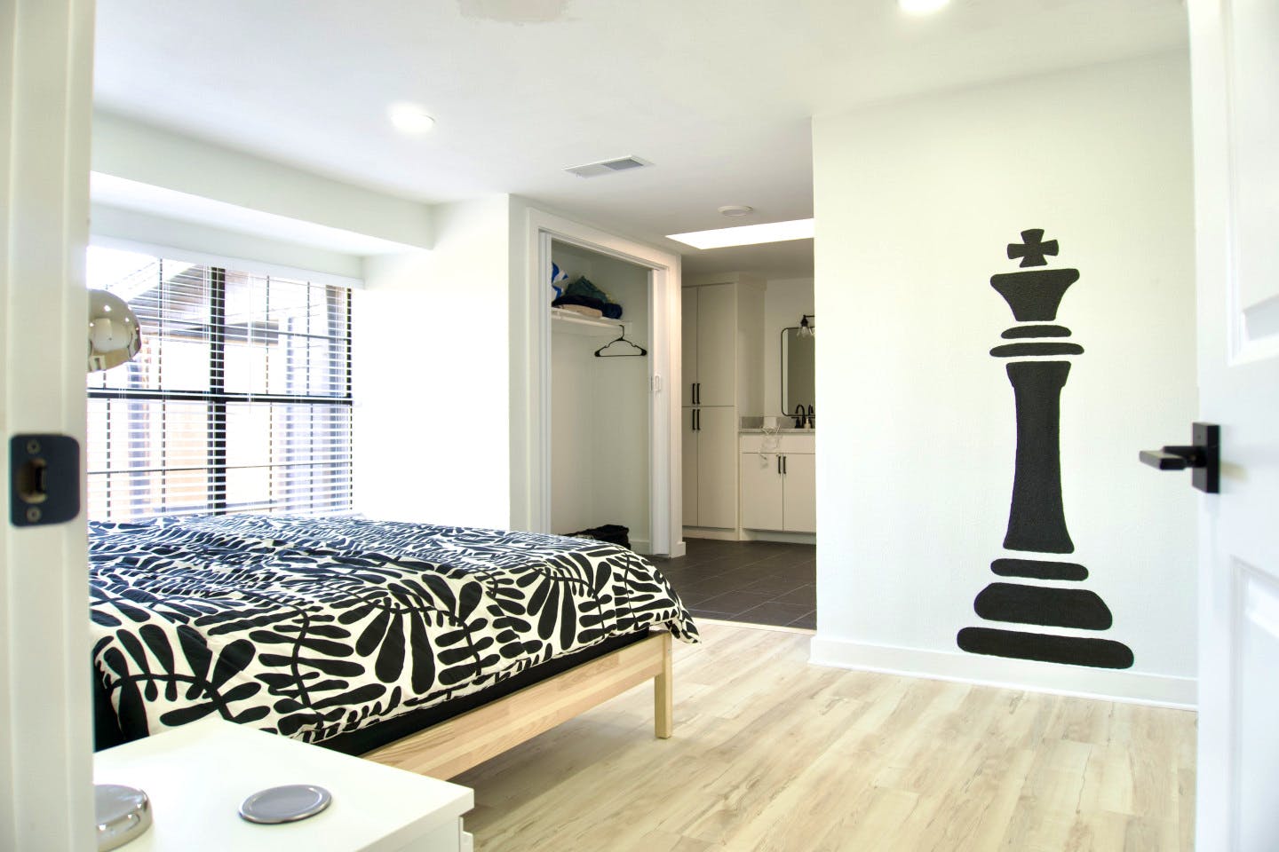  Ensuite Room  -  Spacious Coliving Home with Large Backyard in Vibrant Old Town Roanoke  - Gallery -  1