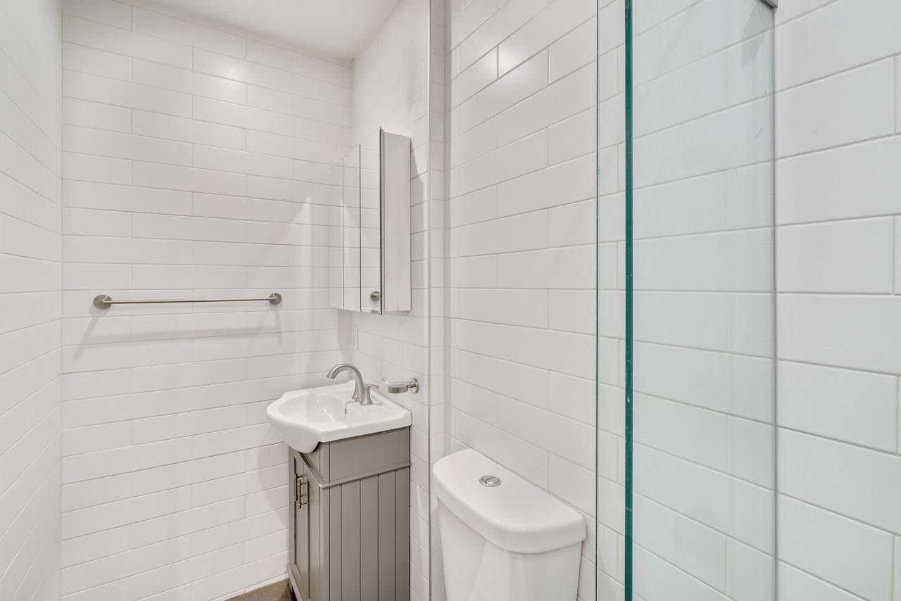 #501: East Harlem - 1 Bedroom (Queen) - 10