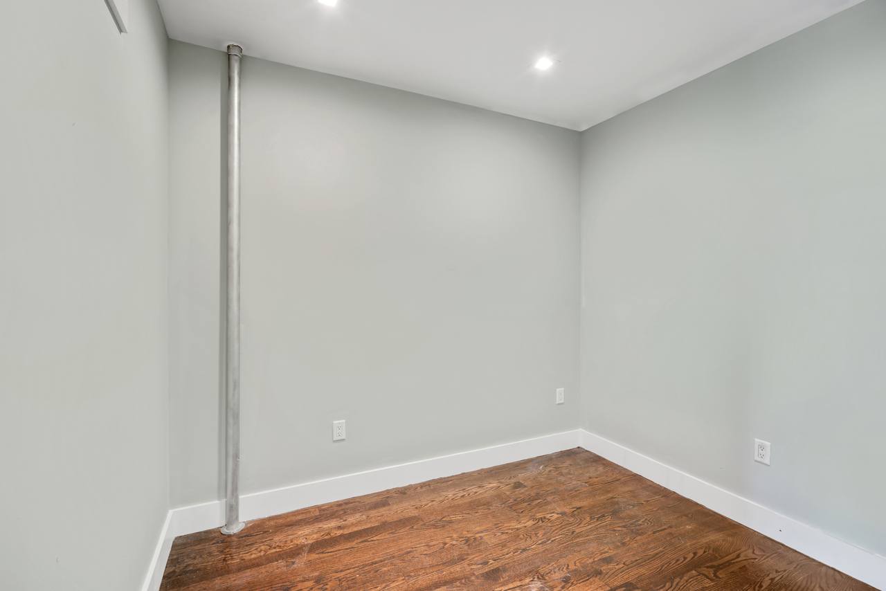 #501: East Harlem - 1 Bedroom (Queen) - 8