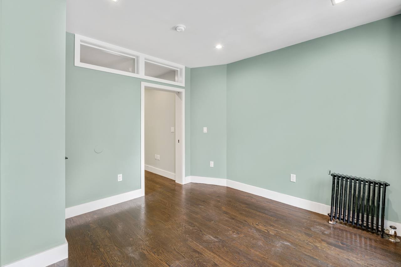#501: East Harlem - 1 Bedroom (Queen) - 3