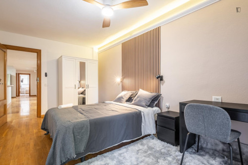 Appealing double bedroom with a balcony, in Ensanche Diputación