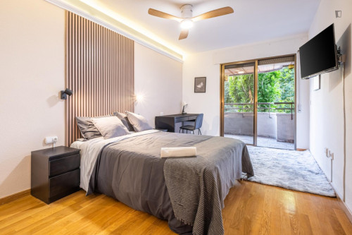 Appealing double bedroom with a balcony, in Ensanche Diputación