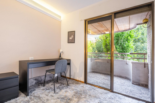 Appealing double bedroom with a balcony, in Ensanche Diputación