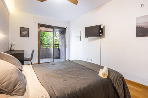 Appealing double bedroom with a balcony, in Ensanche Diputación