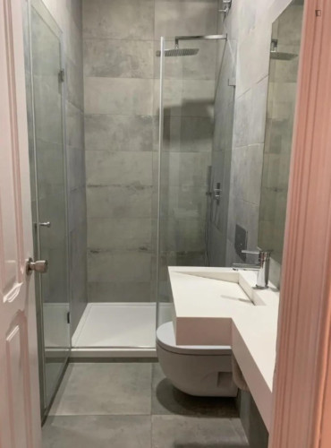 Good bedroom next to Anjos metro station