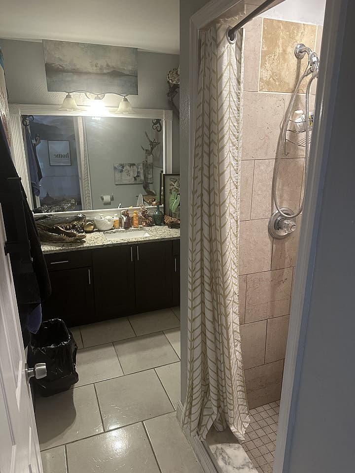  Private Bedroom  -  Modern Coliving Space with Outdoor Gym & Gardens in Armenia Gardens Estates  - Gallery -  11