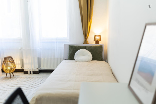 Bed in alluring twin bedroom near Budapest-Keleti station