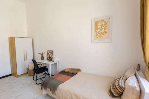 Bed in comfy twin bedroom near Budapest-Keleti station