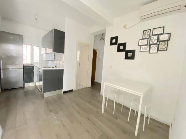 Sunny room near center with WIFI and TV for students