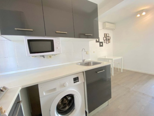 Sunny room near center with WIFI and TV for students  - Gallery -  4
