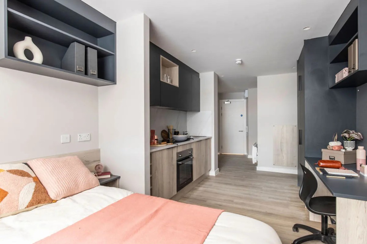  Large Studio - Ground Floor  -  Go Britanya - Briggate Studios  - Gallery -  1