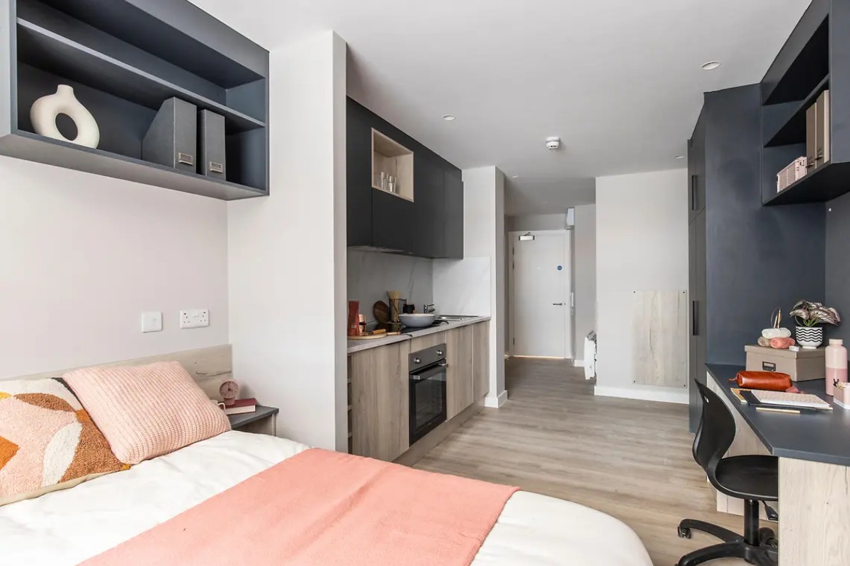  Premium Social Studio - Mid Level  -  Go Britanya - Briggate Studios  - Gallery -  1
