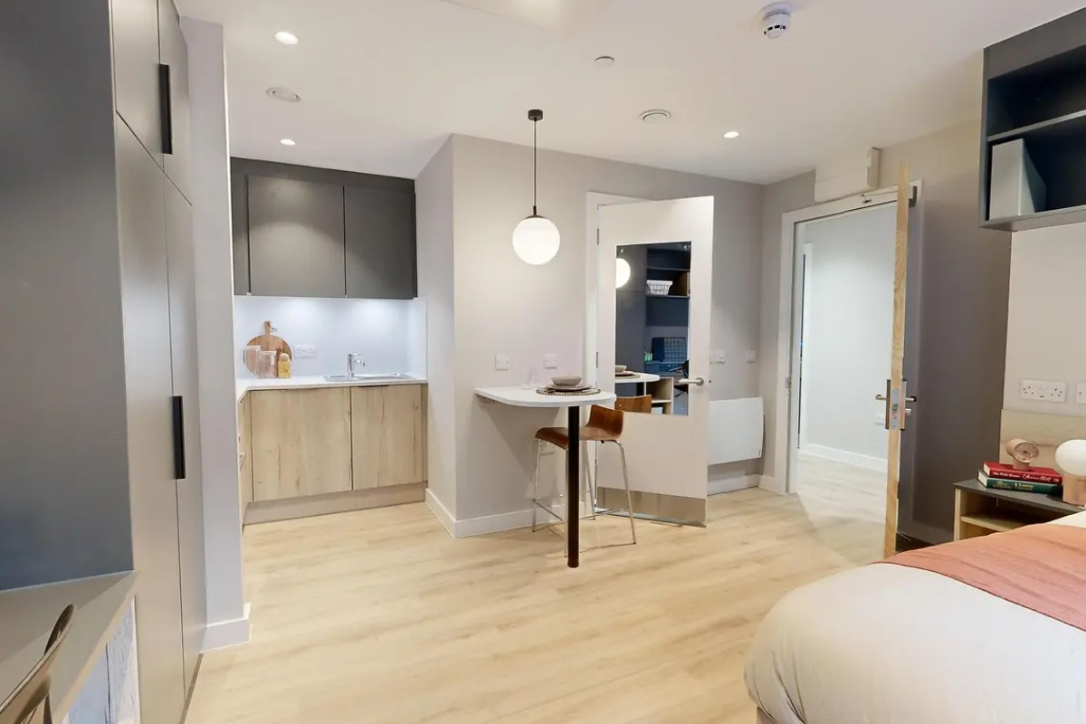  Social Studio Plus - Mid Level  -  Go Britanya - Briggate Studios  - Gallery -  4