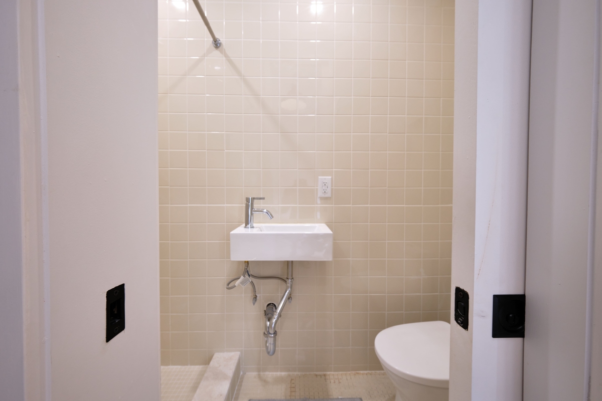 #1896: Ditmas Park - Twin Bedroom B W/ Private Bathroom - #1896: Ditmas Park - Gallery - 21