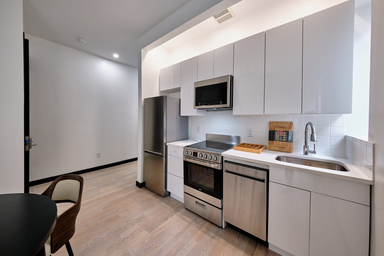 #1896: Ditmas Park - Full Bedroom A W/ Private Bathroom - #1896: Ditmas Park - Gallery - 16