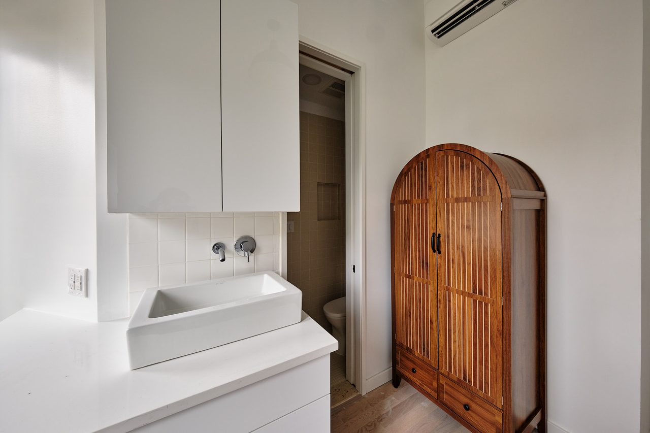  #1895: Ditmas Park - Full Bedroom A W/ Private Bathroom  -  #1895: Ditmas Park  - Gallery -  3