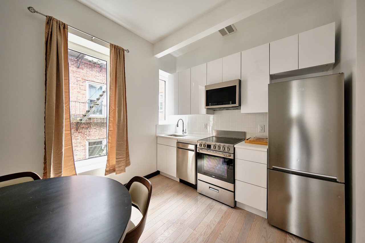 #1895: Ditmas Park - Full Bedroom C W/ Private Bathroom  -  #1895: Ditmas Park  - Gallery -  16