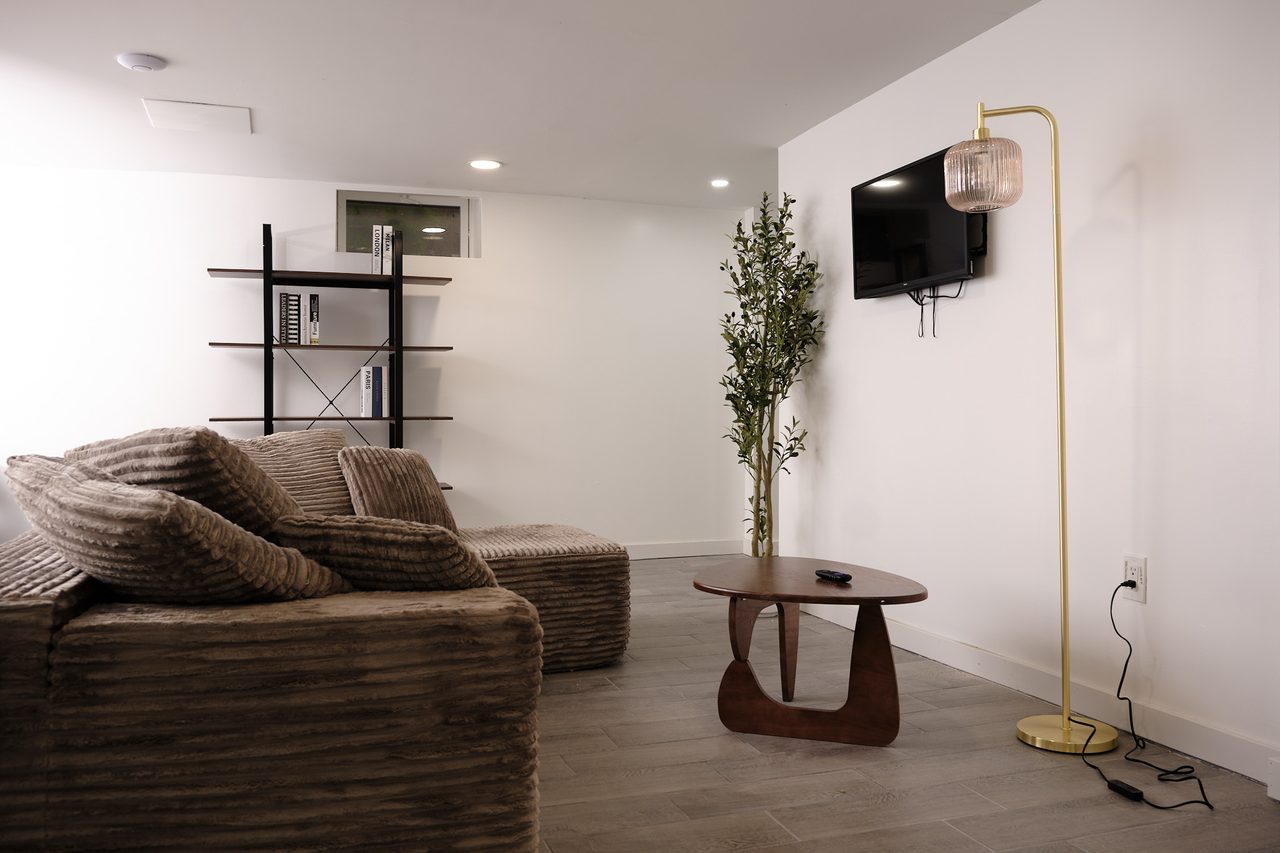  #1895: Ditmas Park - Full Bedroom C W/ Private Bathroom  -  #1895: Ditmas Park  - Gallery -  7