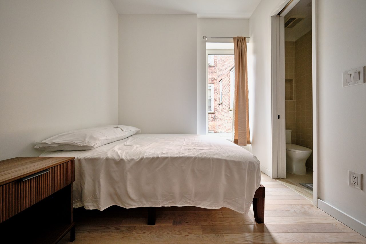  #1895: Ditmas Park - Full Bedroom C W/ Private Bathroom  -  #1895: Ditmas Park  - Gallery -  11