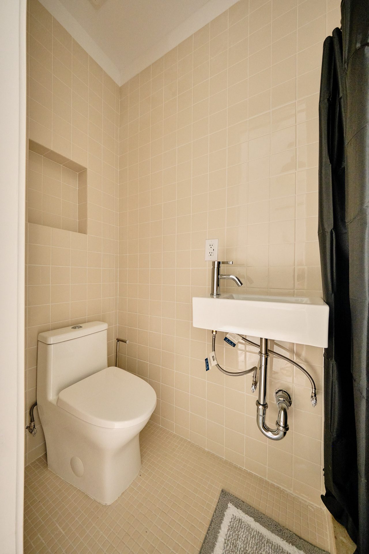  #1895: Ditmas Park - Twin Bedroom B W/ Private Bathroom  -  #1895: Ditmas Park  - Gallery -  16