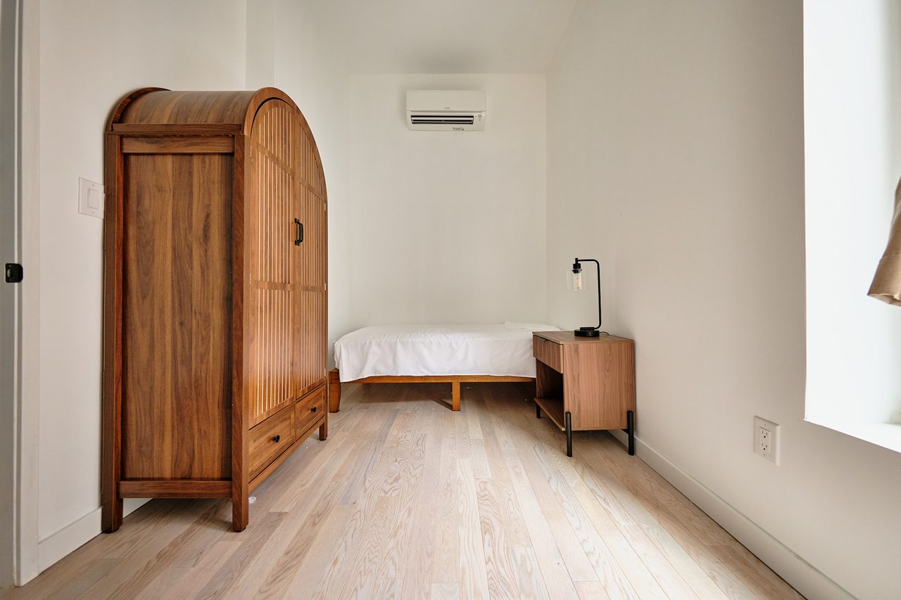  #1895: Ditmas Park - Twin Bedroom B W/ Private Bathroom  -  #1895: Ditmas Park  - Gallery -  20