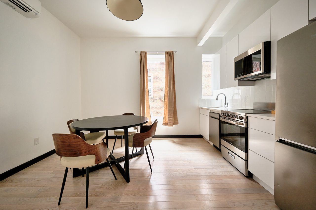  #1895: Ditmas Park - Twin Bedroom B W/ Private Bathroom  -  #1895: Ditmas Park  - Gallery -  12