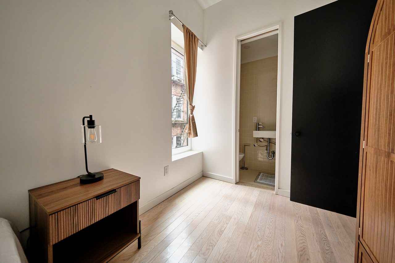  #1895: Ditmas Park - Twin Bedroom B W/ Private Bathroom  -  #1895: Ditmas Park  - Gallery -  19