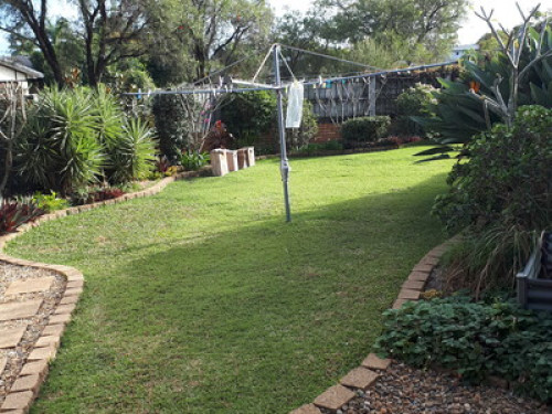 Room with queen bed Burleigh Waters