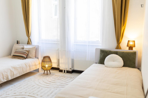 Bed in bright twin bedroom near Keleti pályaudvar metro station