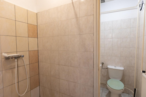 Bed in neat twin bedroom in the centre of Budapest