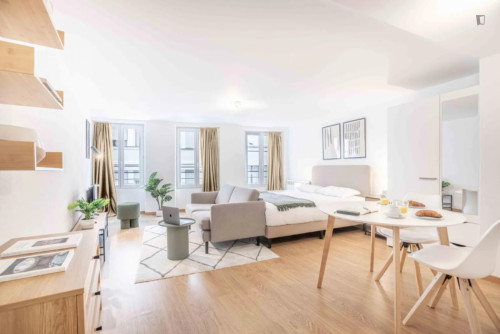 HH, Swiss, Lausanne, Saint-Laurent 33-35, n301