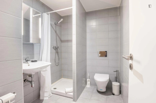 HH, Swiss, Lausanne, Saint-Laurent 33-35, n301