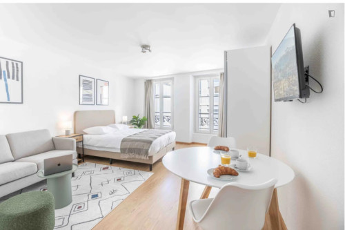 HH, Swiss, Lausanne, Saint-Laurent 33-35, n402