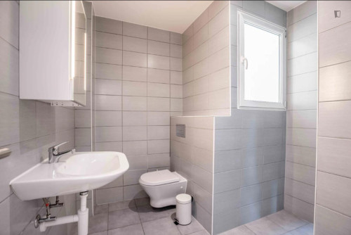 HH, Swiss, Lausanne, Saint-Laurent 33-35, n401