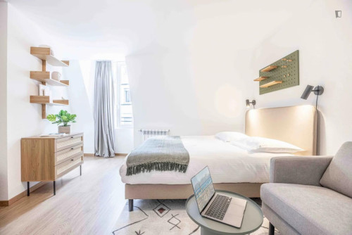 HH, Swiss, Lausanne, Saint-Laurent 33-35, n502