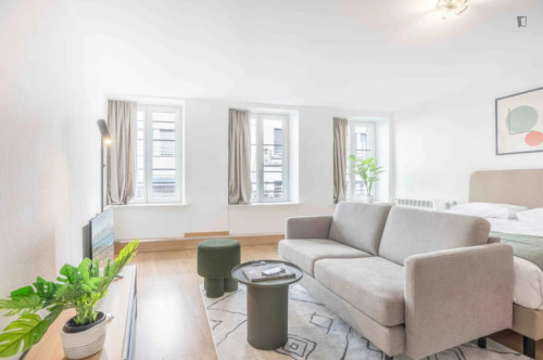 HH, Swiss, Lausanne, Saint-Laurent 33-35, n201