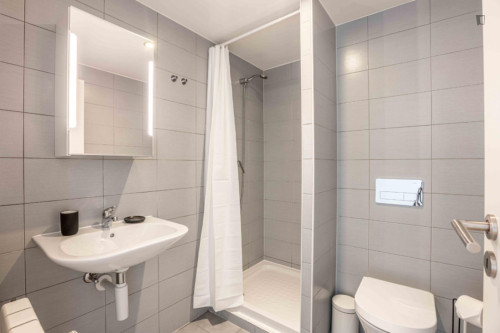 HH, Swiss, Lausanne, Saint-Laurent 33-35, n102