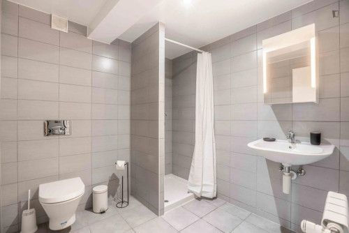 HH, Swiss, Lausanne, Saint-Laurent 33-35, n101