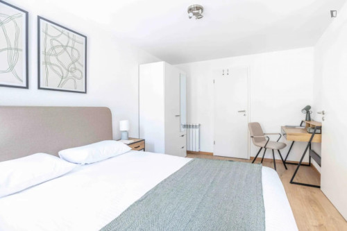 HH, Swiss, Lausanne, Saint-Laurent 33-35, n204