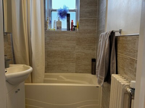 Sunny Room in Côte des Neiges