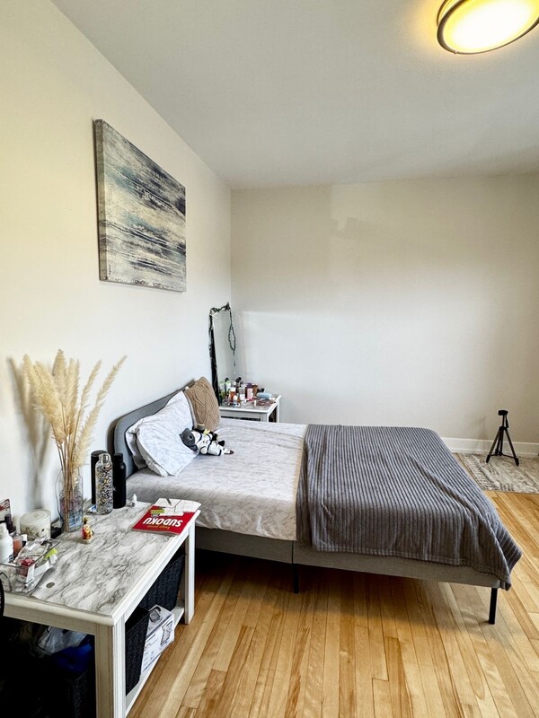 Spacious Room(Single Bed) - Sunny Room in Côte des Neiges - Gallery - 1