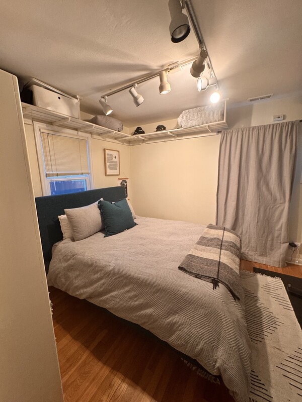  Guest Bedroom(Full Room)  -  Cozy and clean room in Magnolia  - Gallery -  1