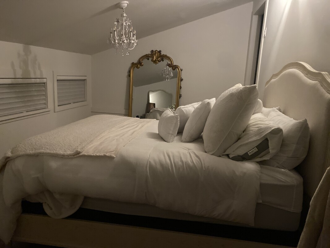 Upstairs ***ONLY SINGLE FEMALES Or COUPLES***(Full Room) - 1