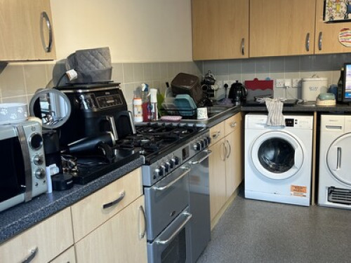 Large Airy double room in Tooting - Gallery - 11