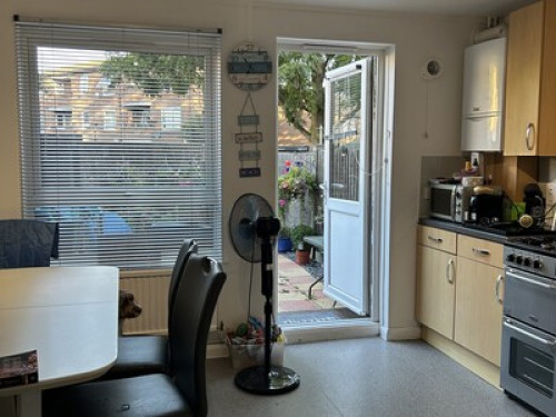 Large Airy double room in Tooting - Gallery - 12
