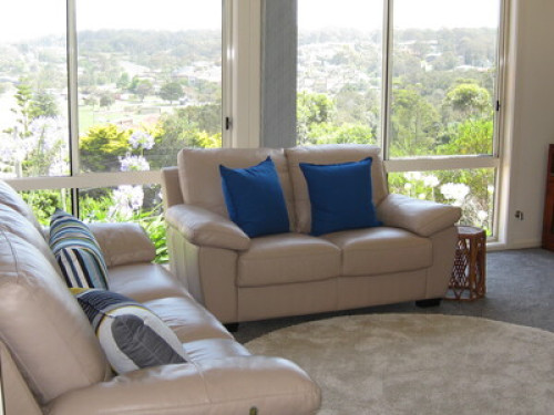 Amazing ocean view, mins to beach.