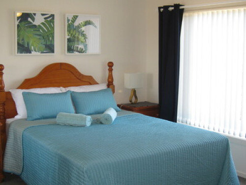 Amazing ocean view, mins to beach.
