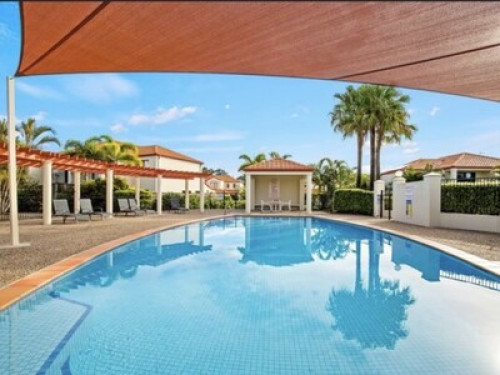 Gorgeous 1b and own bathroom 